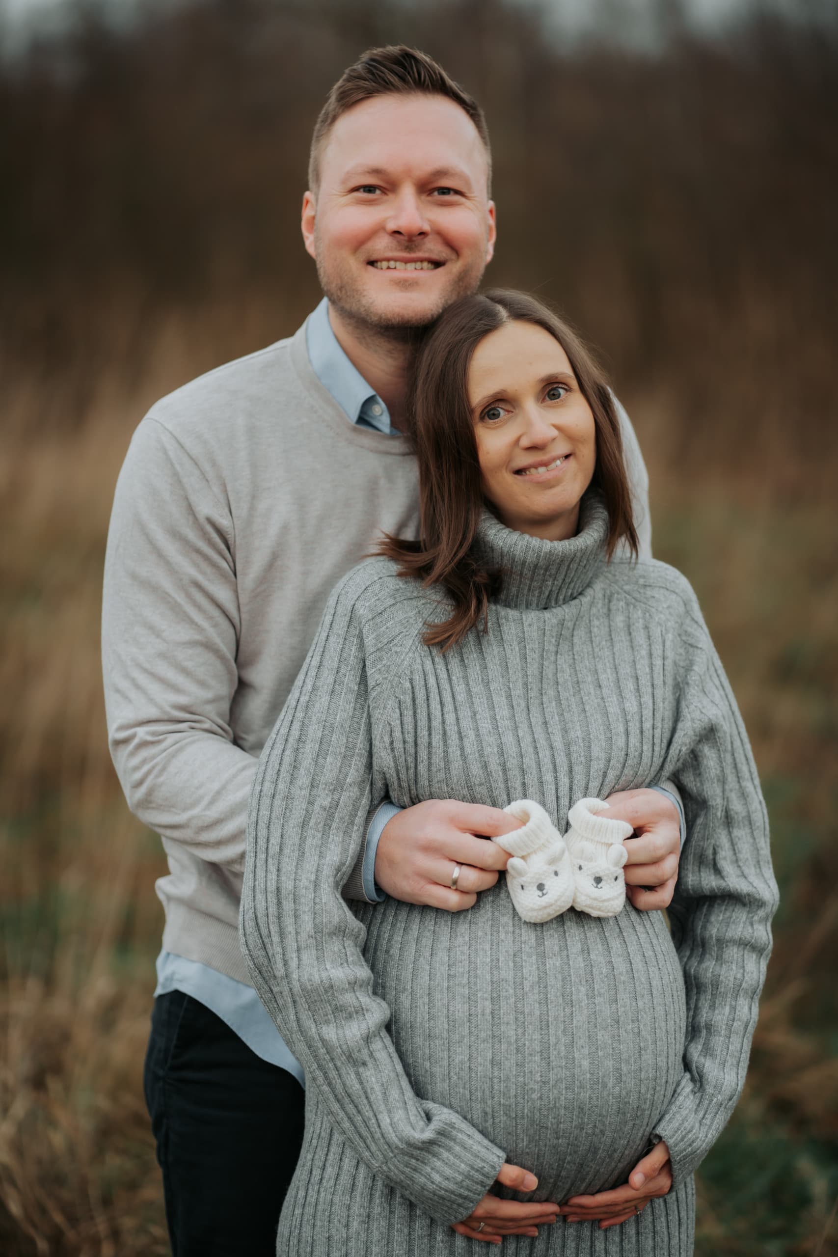 Schwangerschaftsfotos Essen, Babybauch im Abendlicht