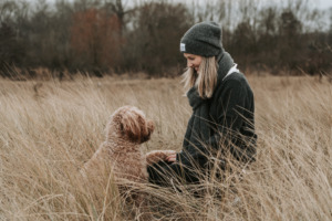Hundeshooting, Hund mit Frauchen in Düne